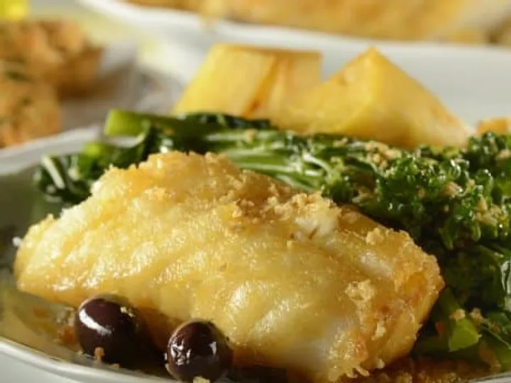 Cação Assado com Batatas e Brócolis