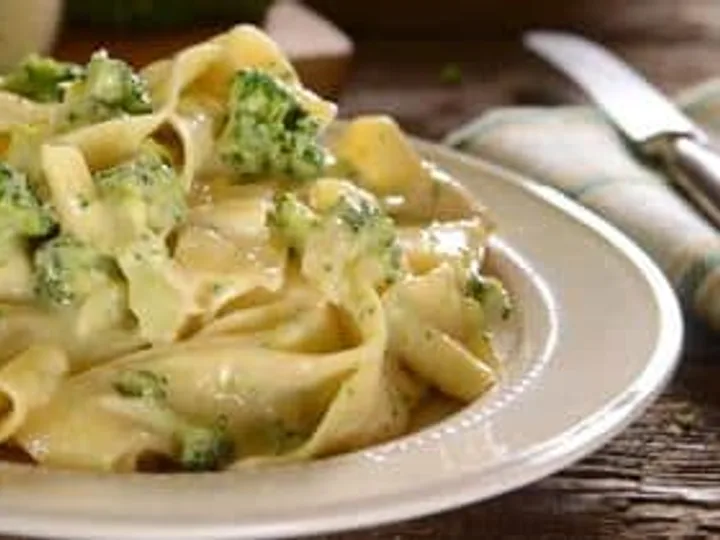 Macarrão com Creme de Leite e Brócolis