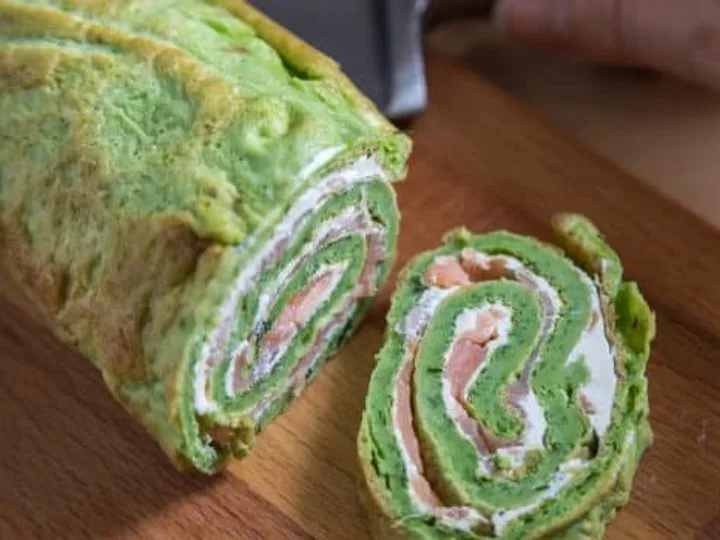 Panqueca de Rúcula recheada com Cream Cheese e Salmão