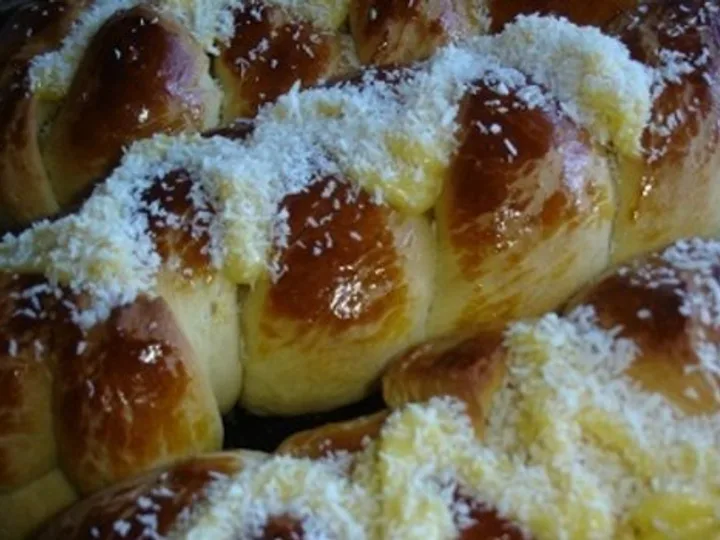 Pão Doce com Cobertura de Creme de Padaria