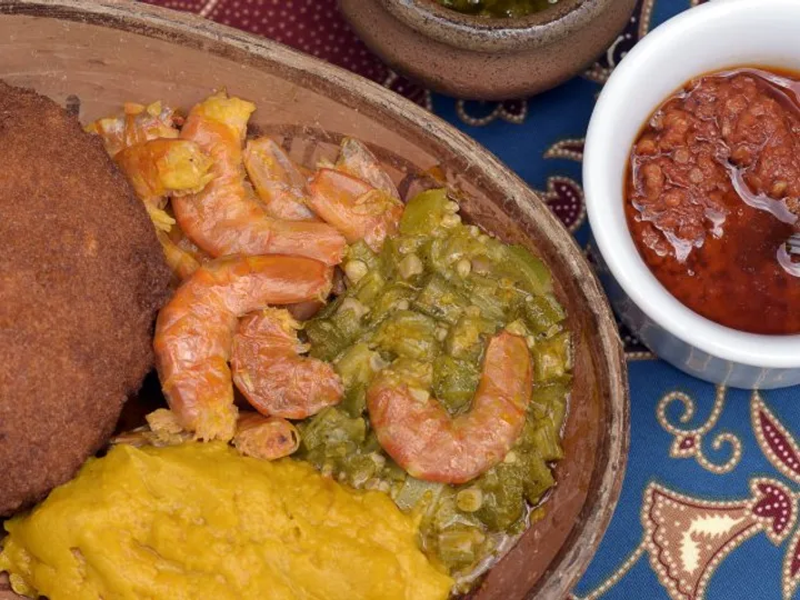 Acarajé com Vatapá e Caruru