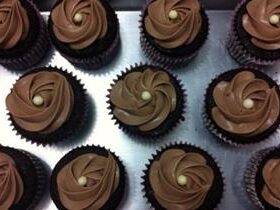 Receita de Cupcakes de Chocolate com Brigadeiro, enviada por Adege Adalgisa - Prazer à Mesa
