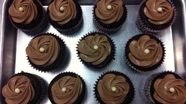 Receita de Cupcakes de Chocolate com Brigadeiro, enviada por Adege Adalgisa - Prazer à Mesa