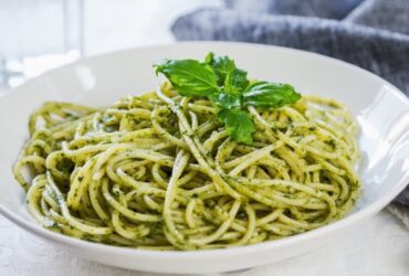 Receita de Espaguete ao Pesto de Rúcula, enviada por Adege Adalgisa - Prazer à Mesa