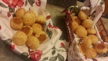 Receita de Pão de Queijo com Queijo Parmesão, enviada por Adege Adalgisa - Prazer à Mesa