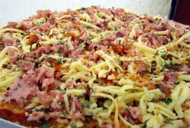 Receita de Pizza de Presunto e Mussarela, enviada por Adege Adalgisa - Prazer à Mesa