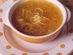 Receita de Sopa de Alho-Poró e Batatas, enviada por Telma Gomide - Prazer à Mesa