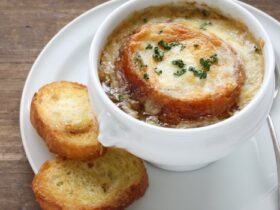 Receita de Sopa de Cebola Gratinada, enviada por Vania Justino - Prazer à Mesa